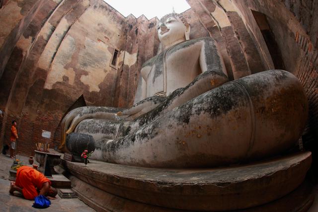 Giant Buddha Statue at Wat Si Chum