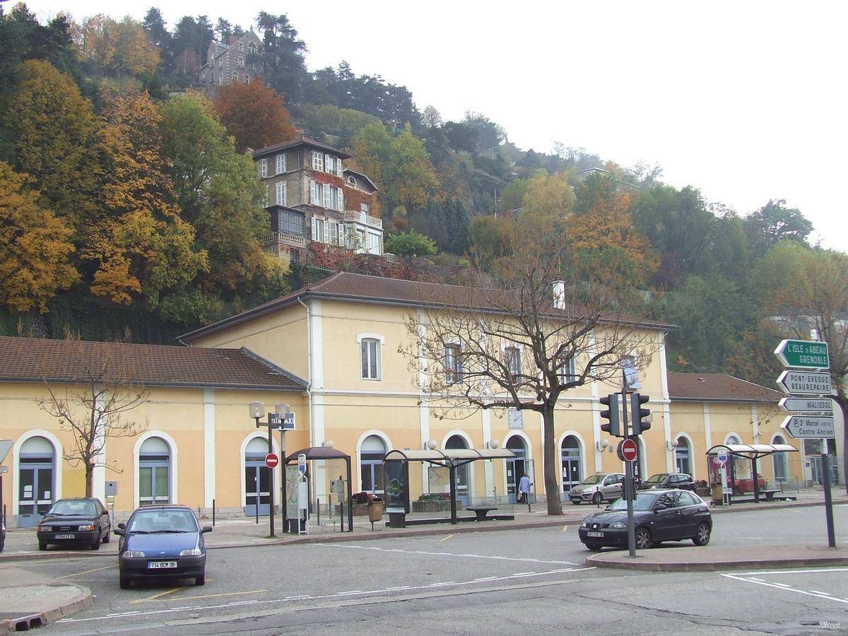 station interior photo