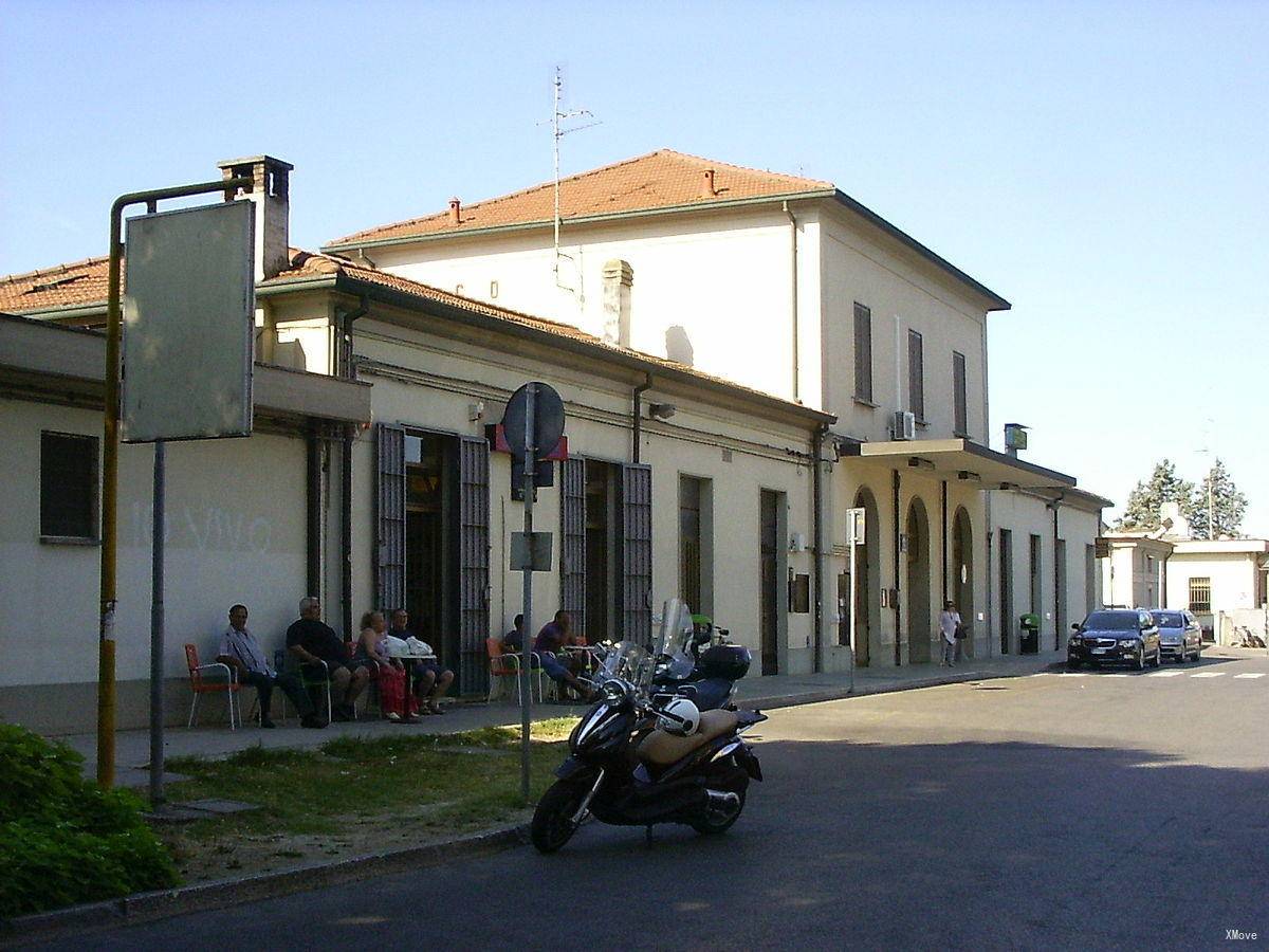 station interior photo