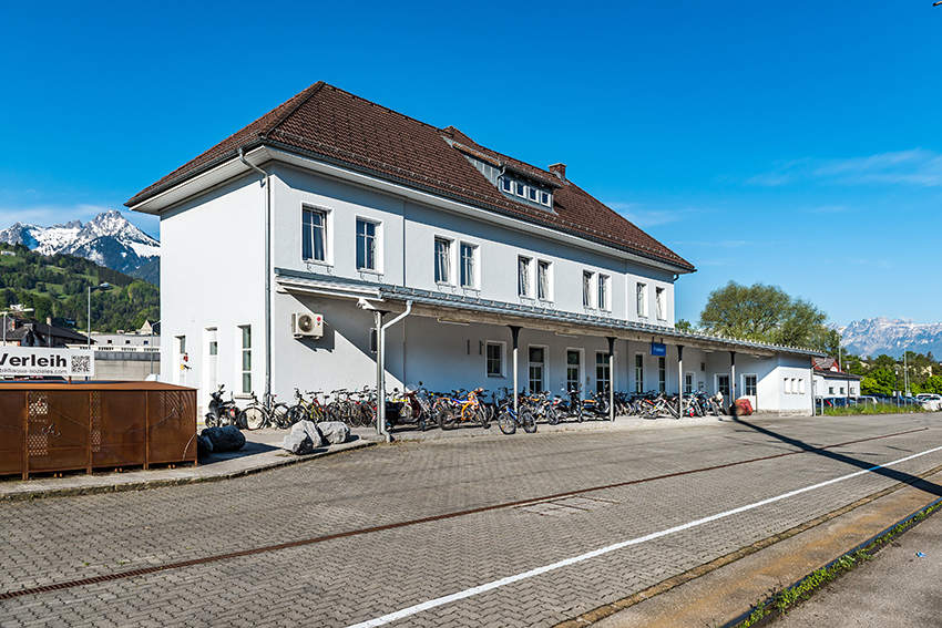 station interior photo
