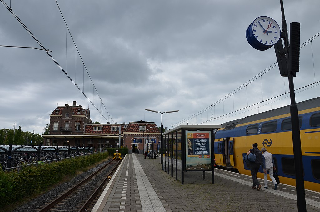 station interior photo