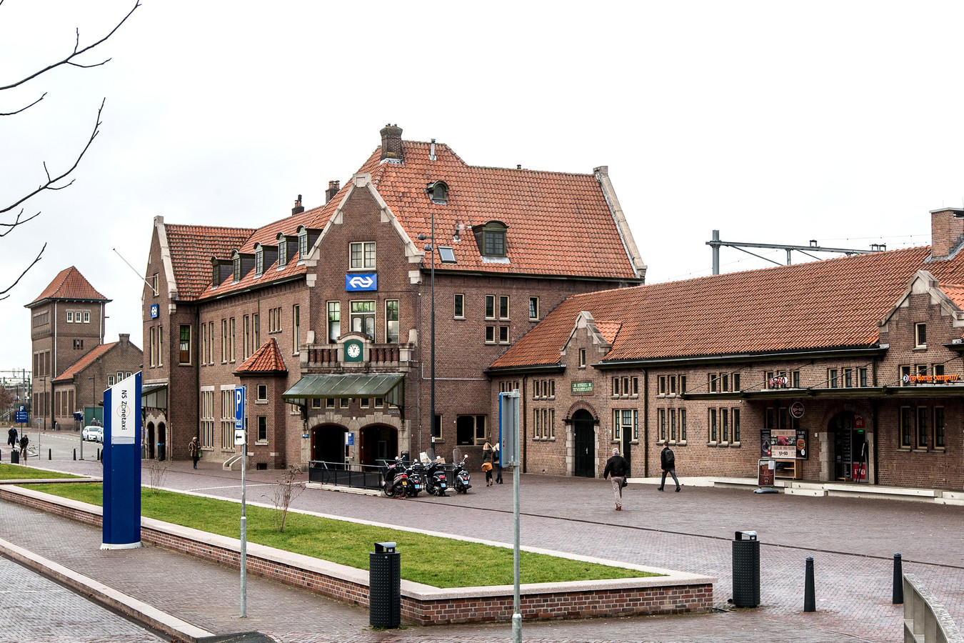 station interior photo