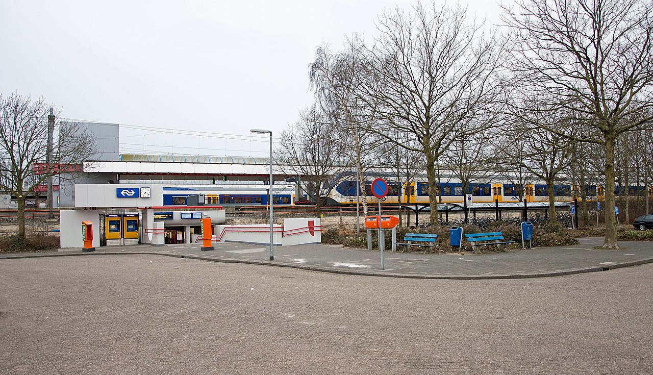 station interior photo