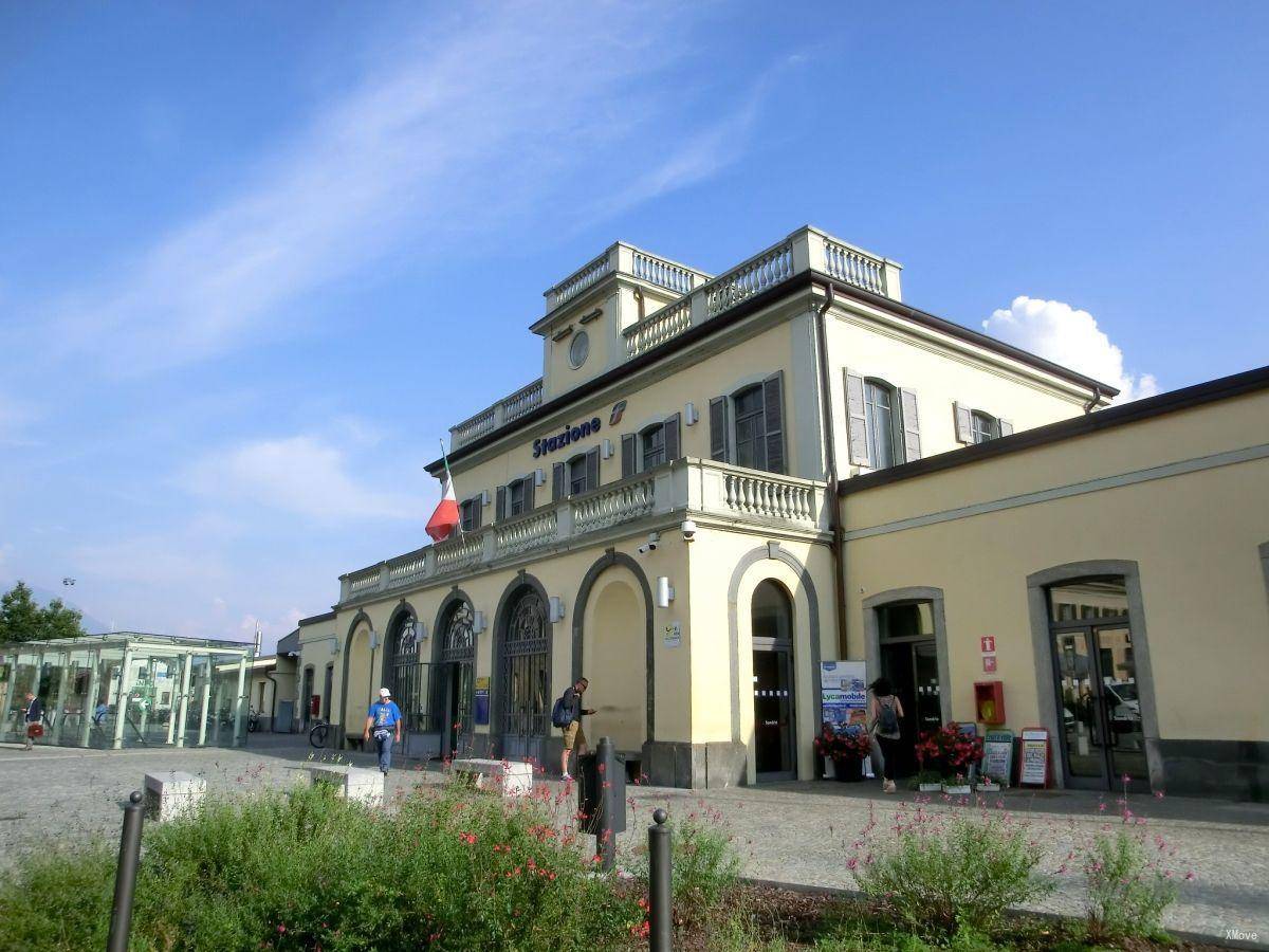 station interior photo
