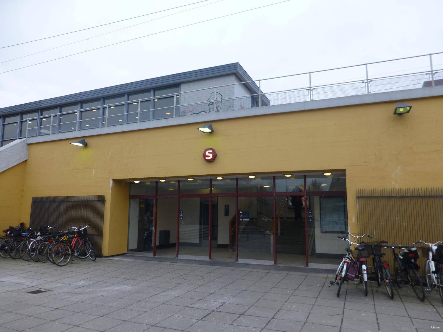 station interior photo
