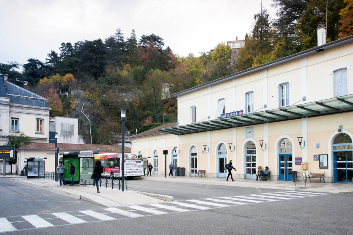 station interior photo