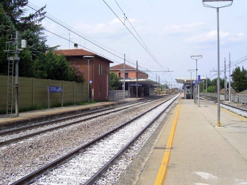 station interior photo