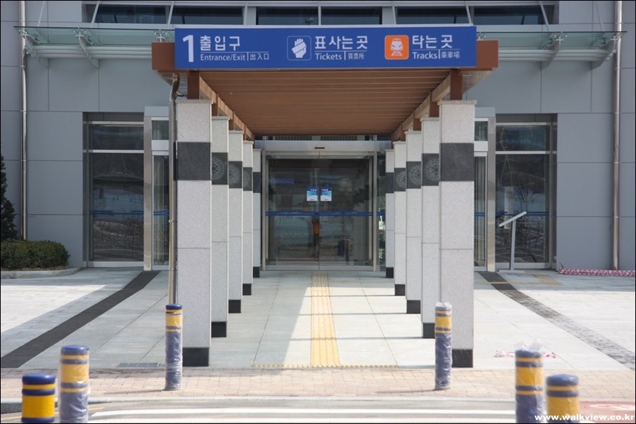 station interior photo