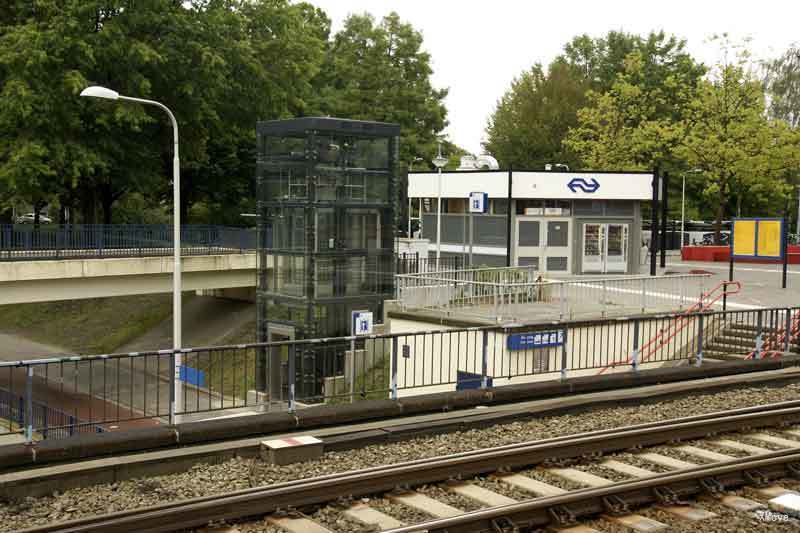 station interior photo