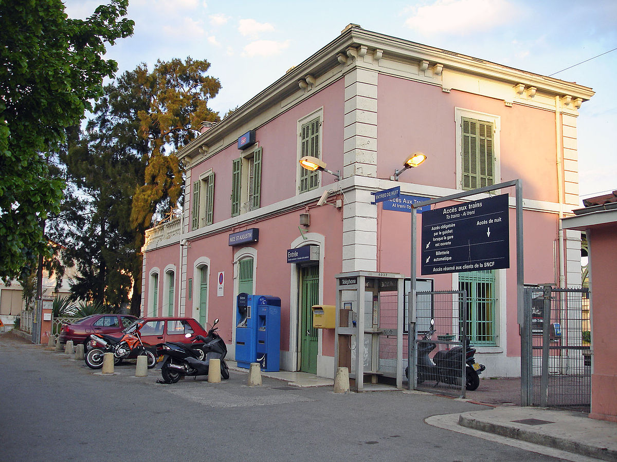 station interior photo