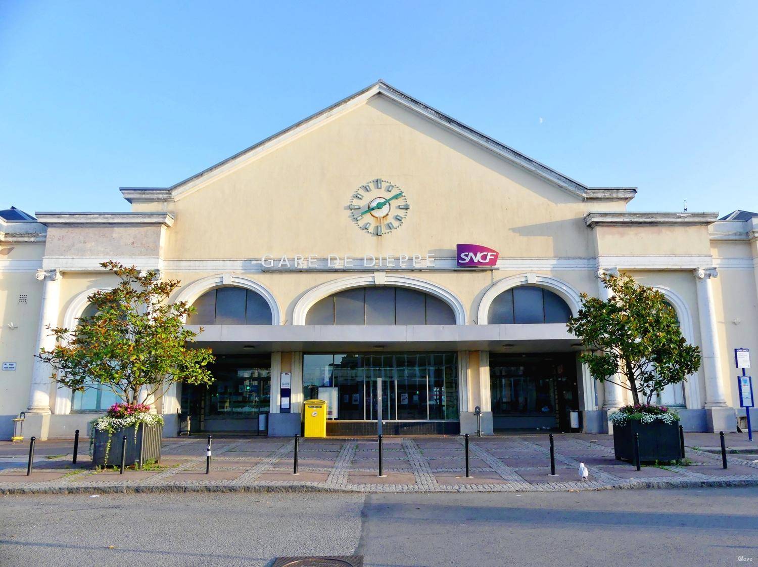 station interior photo