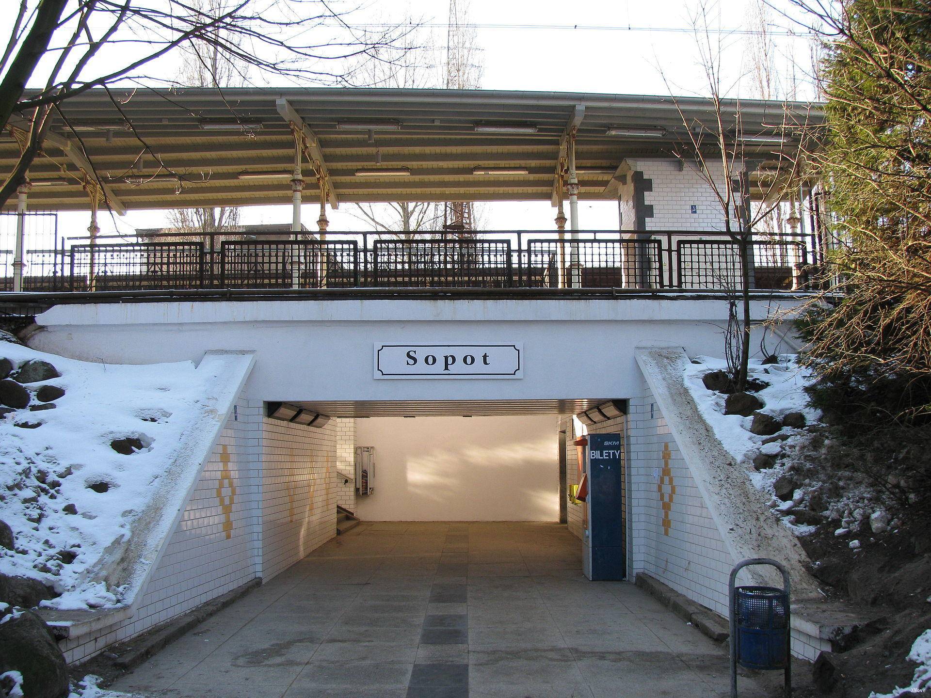station interior photo