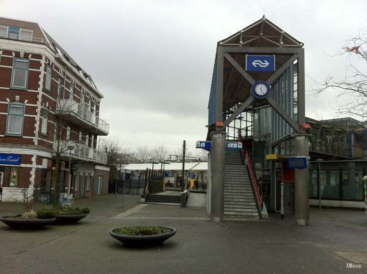 station interior photo