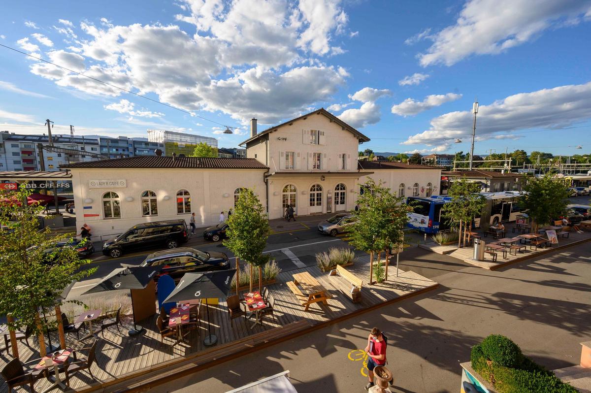 station interior photo