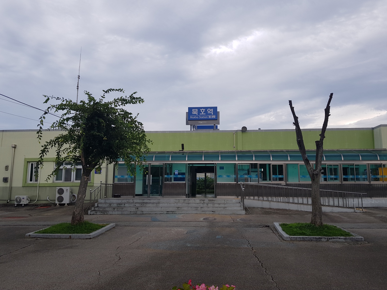 station interior photo