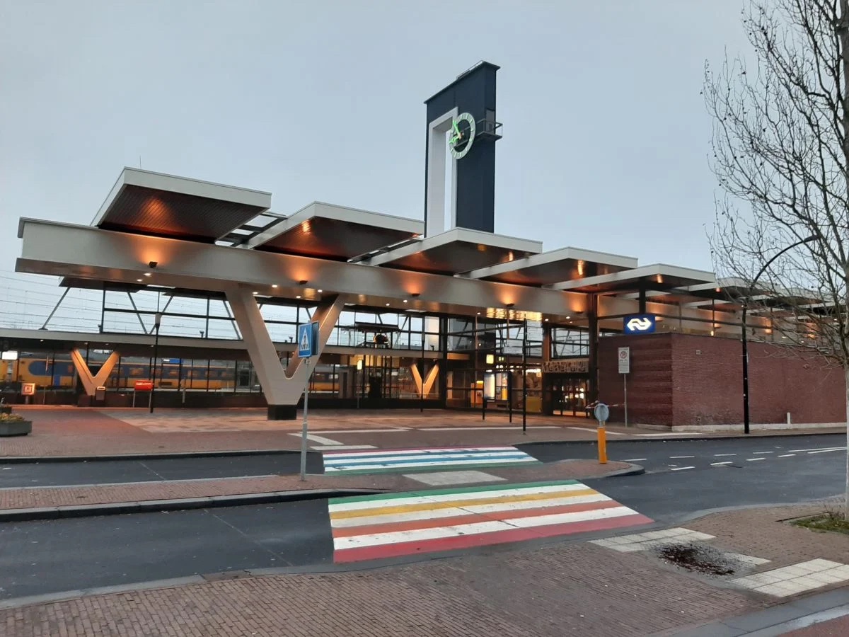 station interior photo