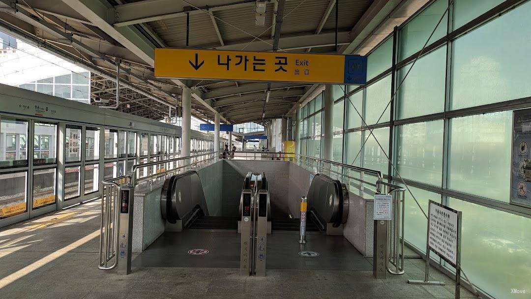 station interior photo