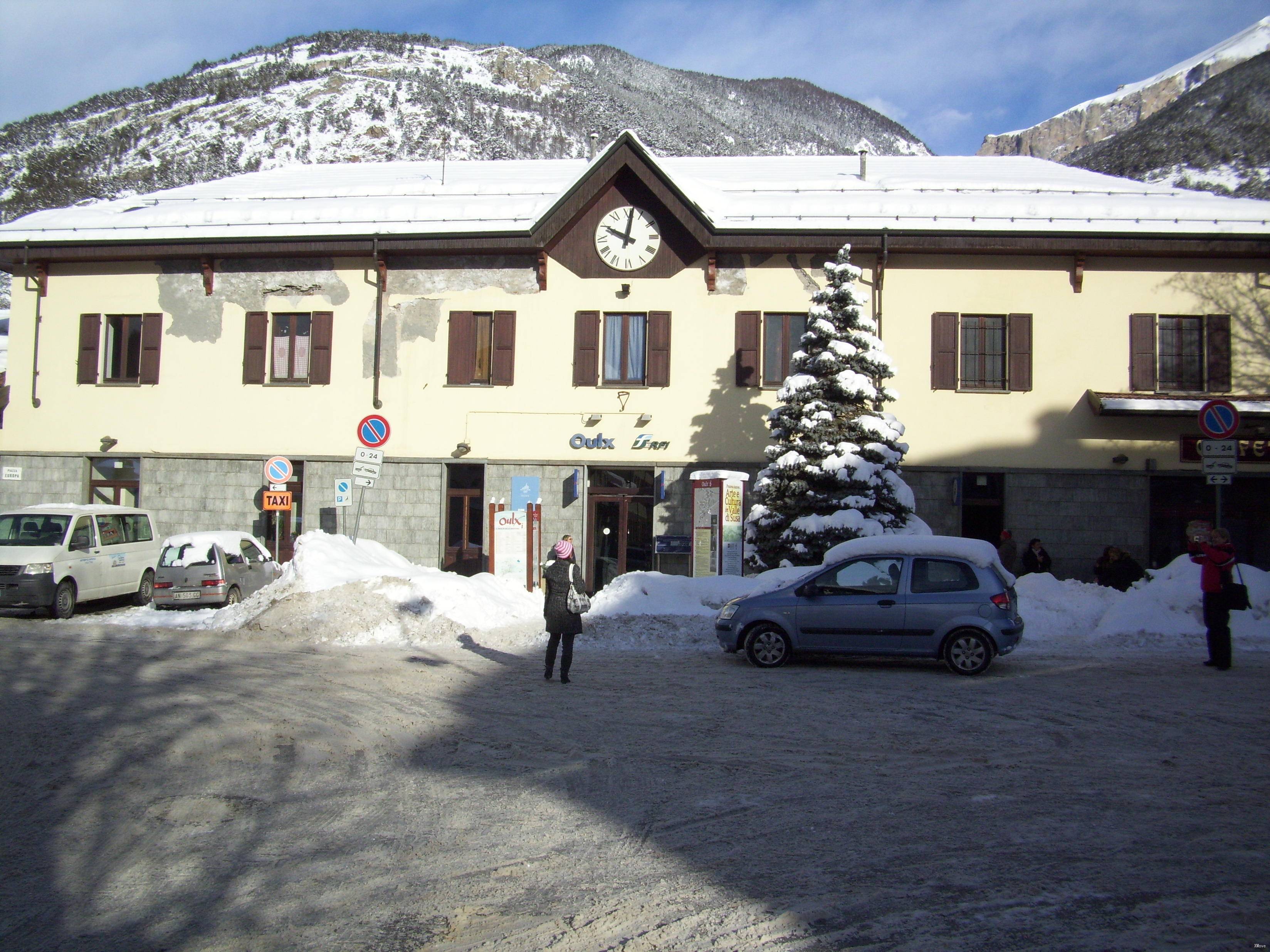 station interior photo