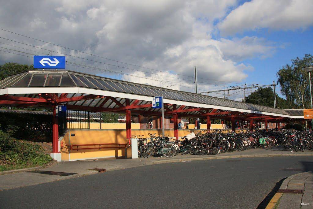 station interior photo