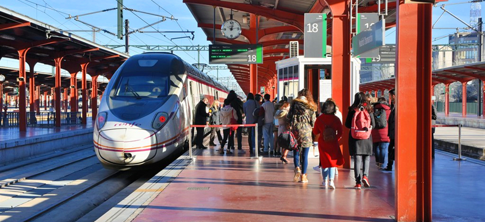 Renfe_madrid_chamartin_station_inside