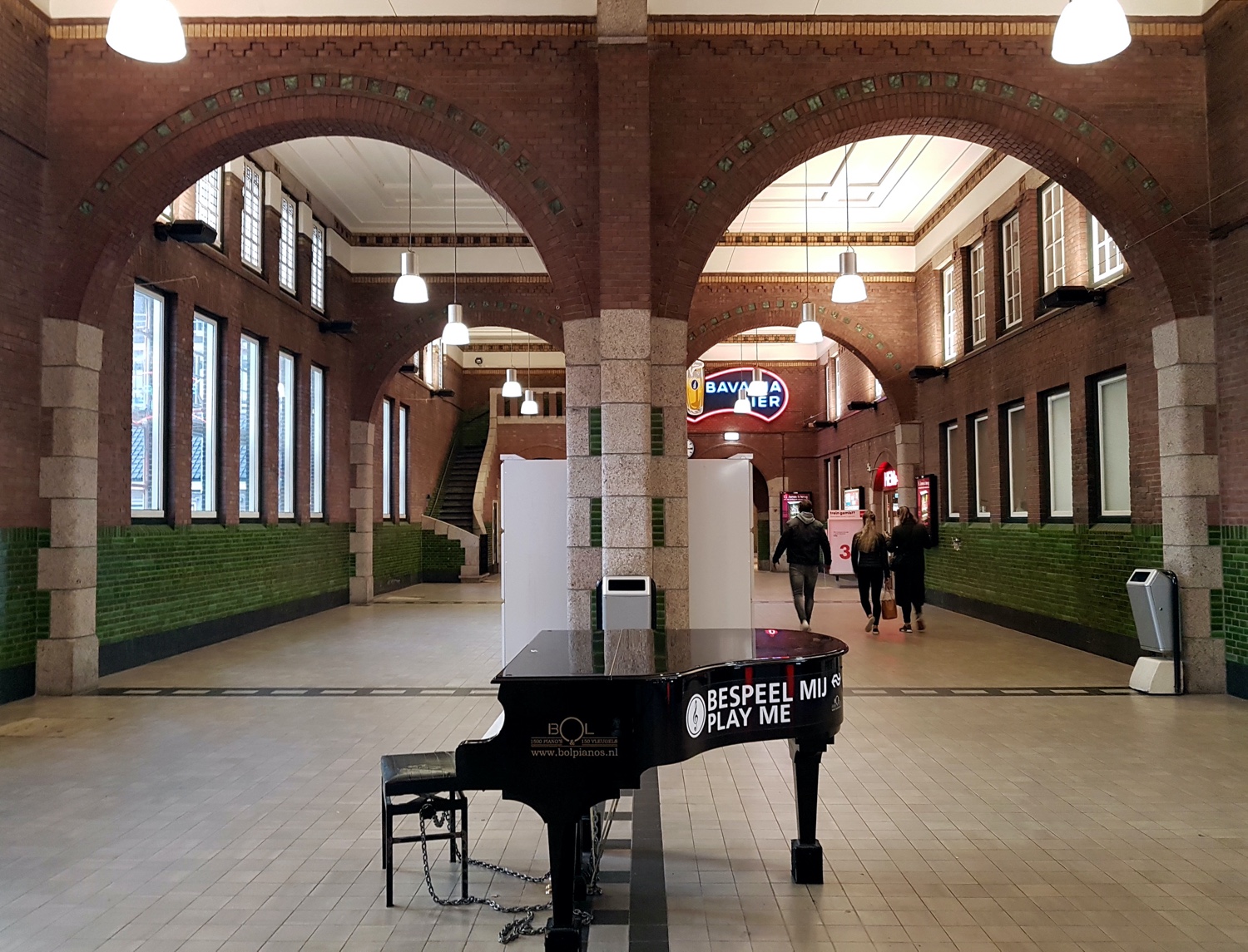 Maastricht_station_hall