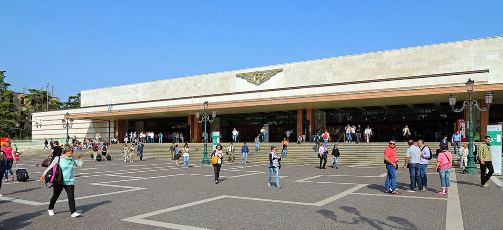 Venezia_s._lucia_station_outside