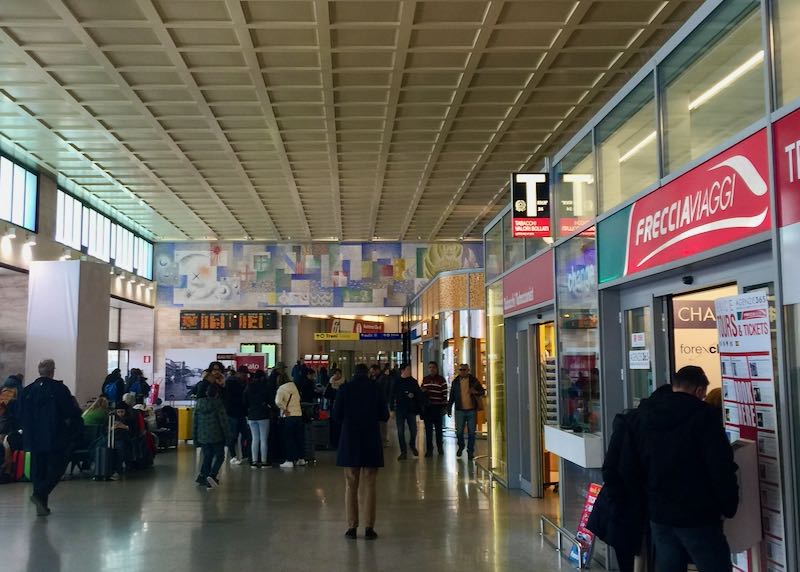 Venice_st_lucia_platform_hall