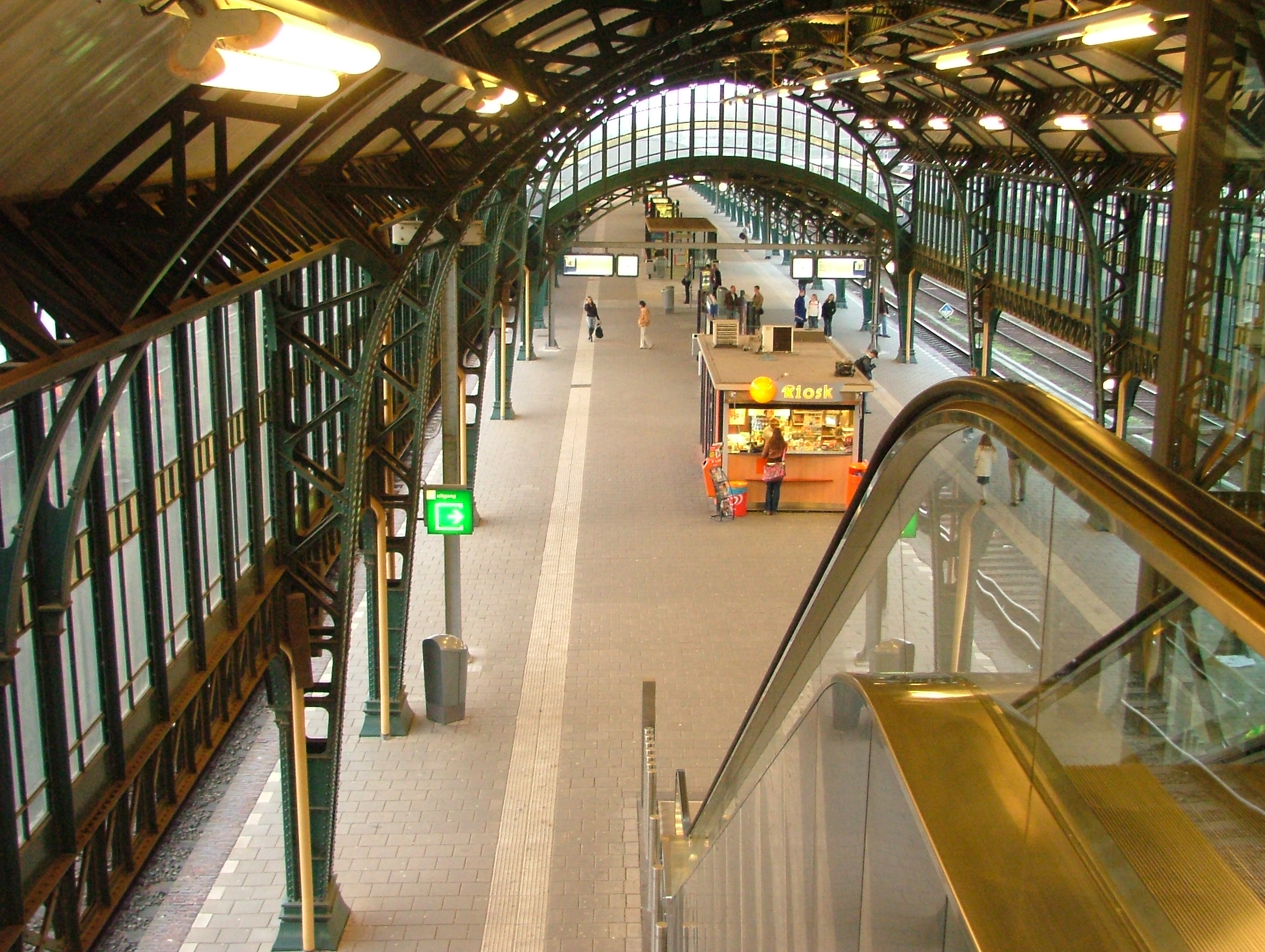 S Hertogenbosch_station_platform_2