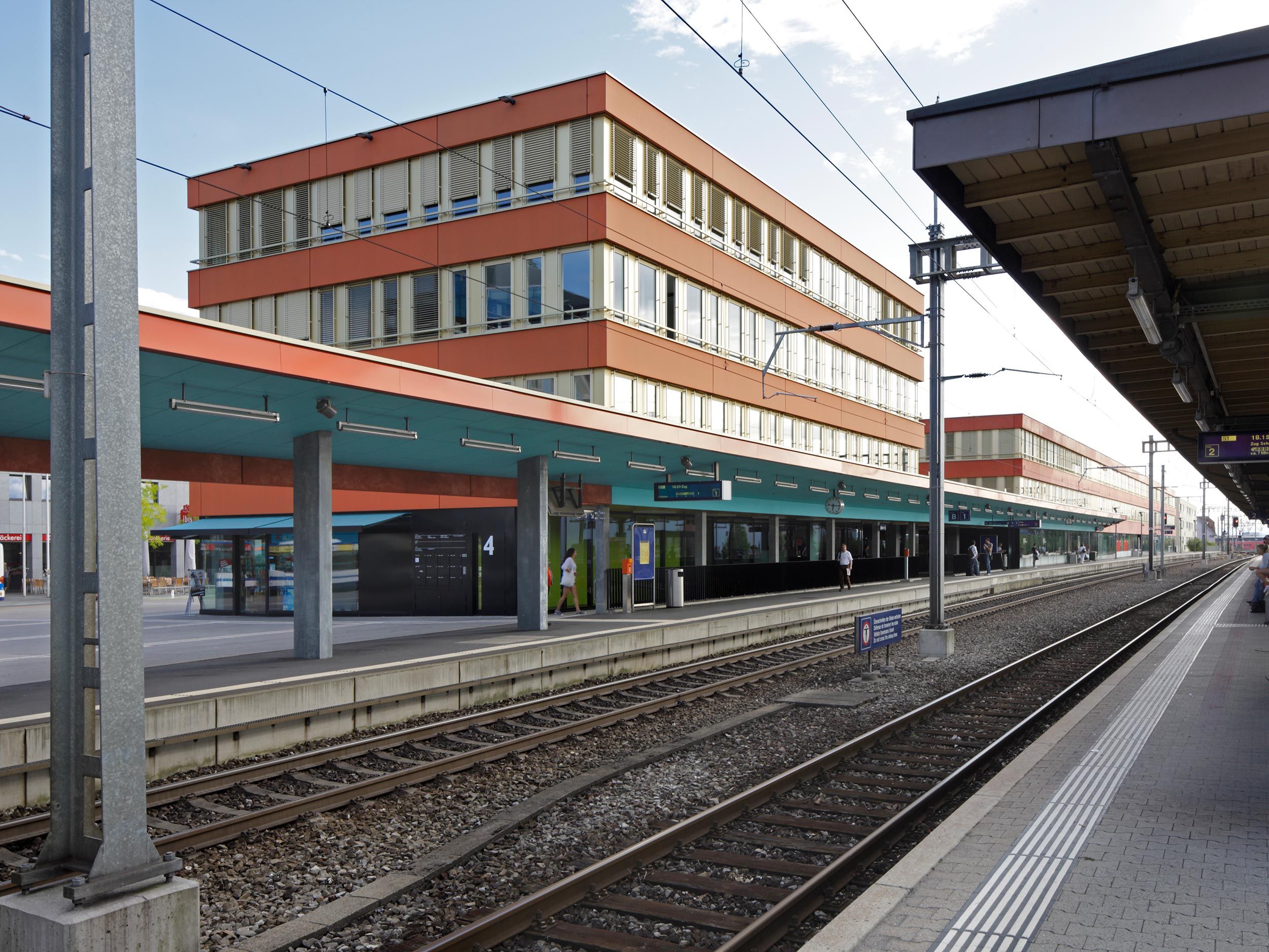 Baar_railway_station_platform_1