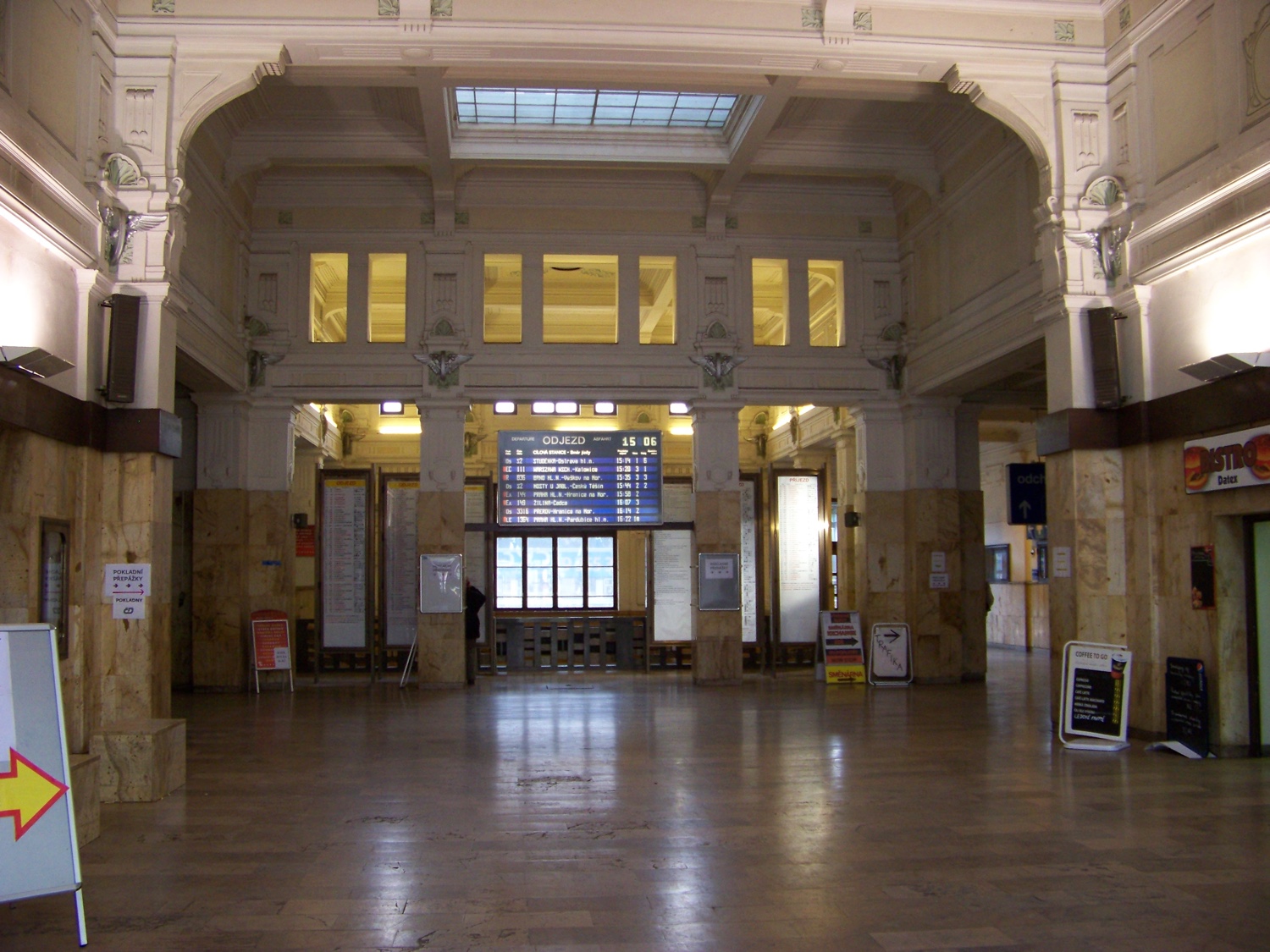 Bohumi%cc%81n_station_concourse