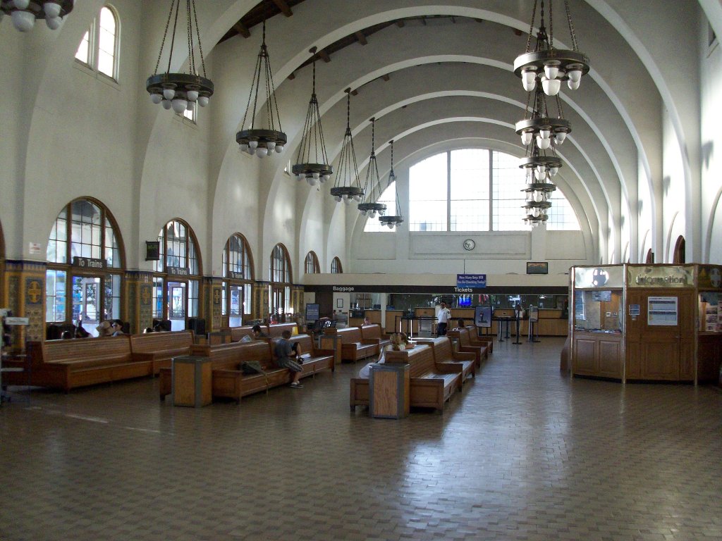 San_diego_train_station_hall