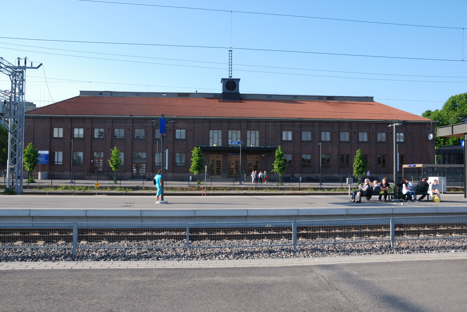Lahti_lahtis_station_building_track_side