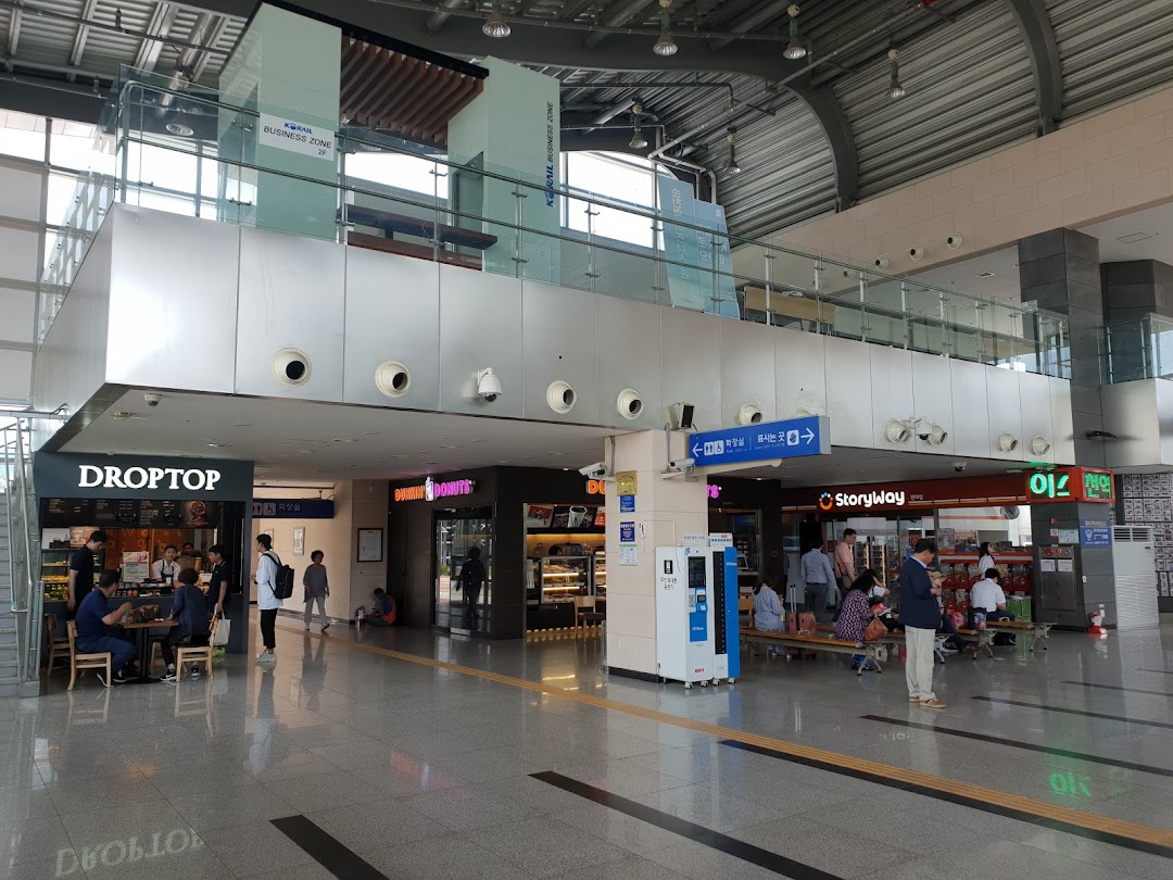 Suncheon_station_concourse_1