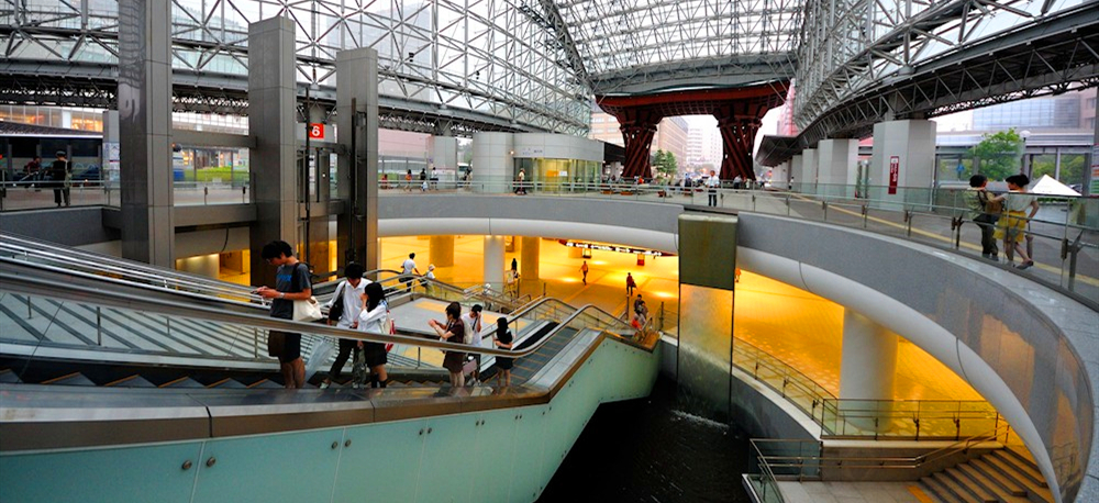 Jr_kanazawa_station_inside