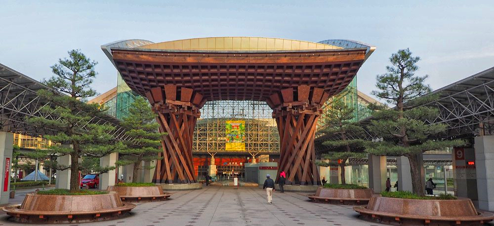 Jr_kanazawa_station_outside