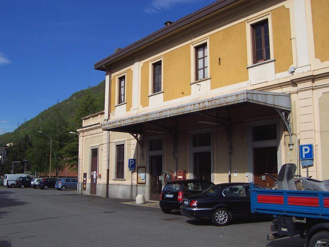 station building photo