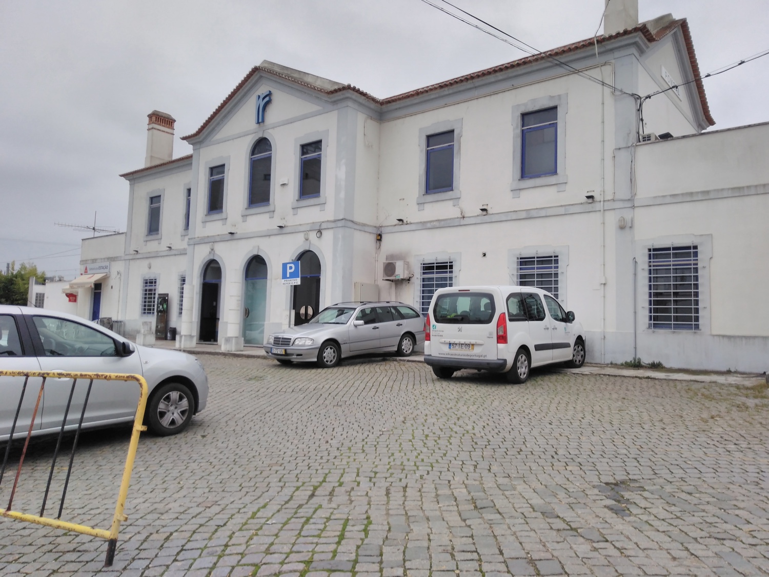 Pombal_railway_station_entrance