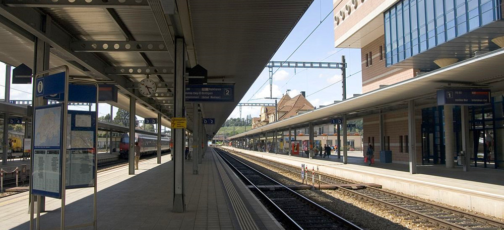 Spiez_station_inside