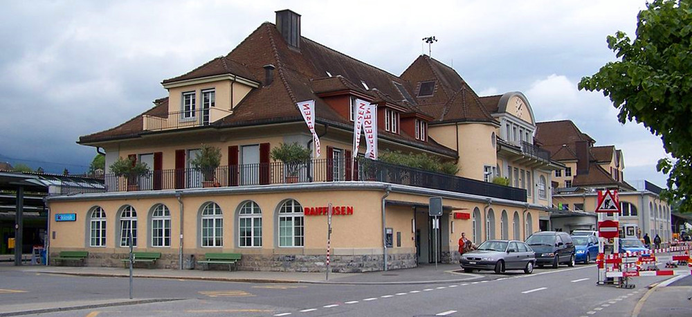 Spiez_station_outside