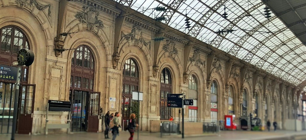 Tgv_nice_ville_station_inside