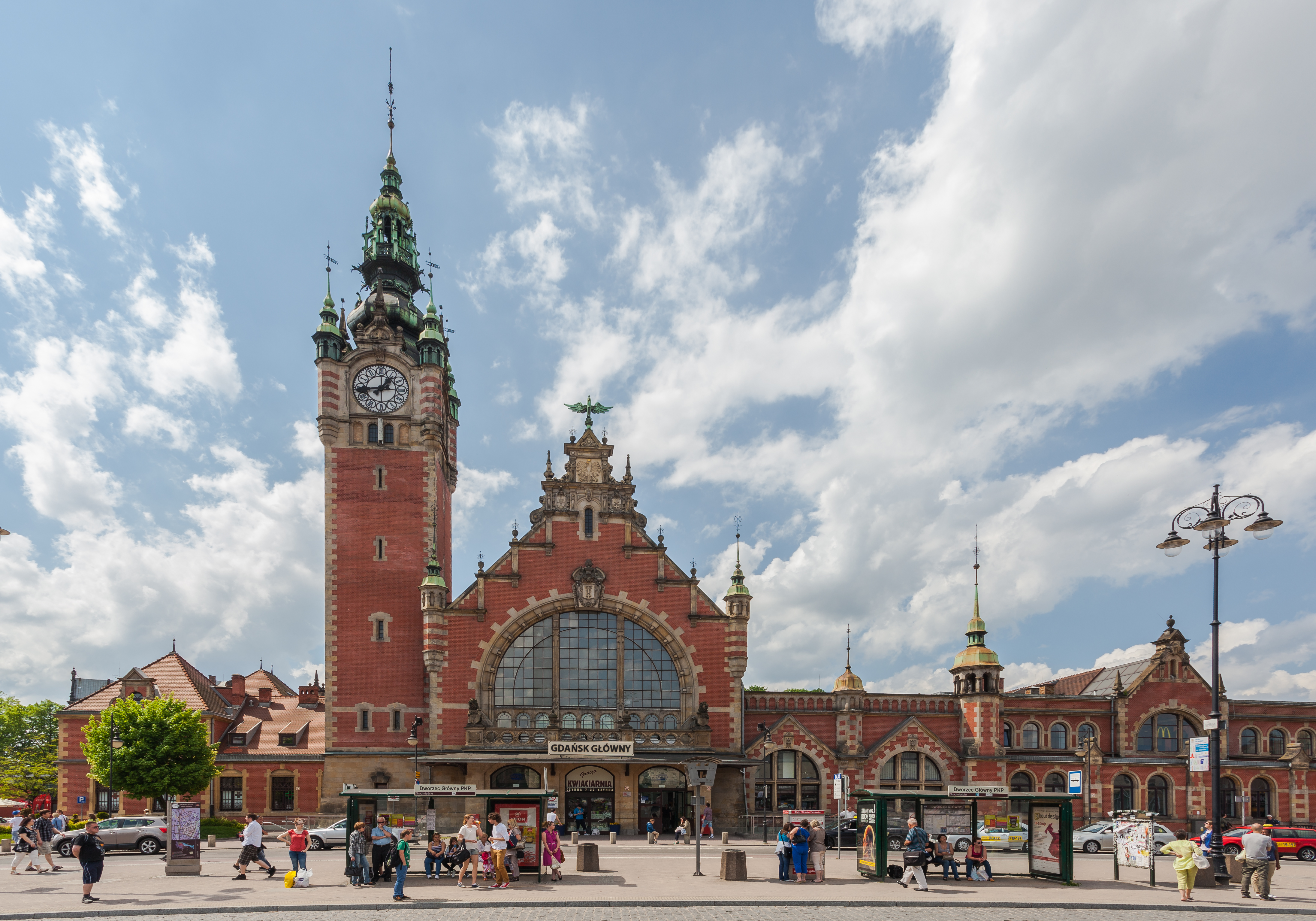 Gdansk_glowny_outside_