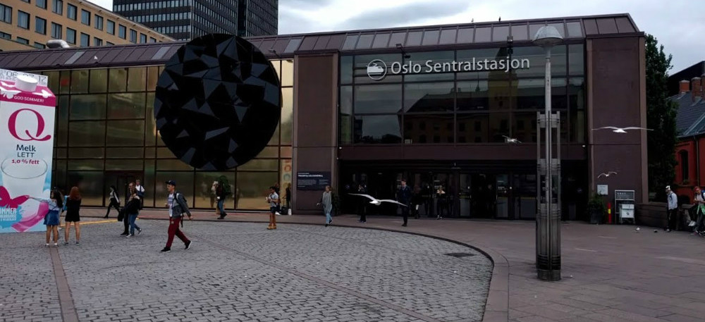 Nuotie _oslo_sentralstasjon_outside