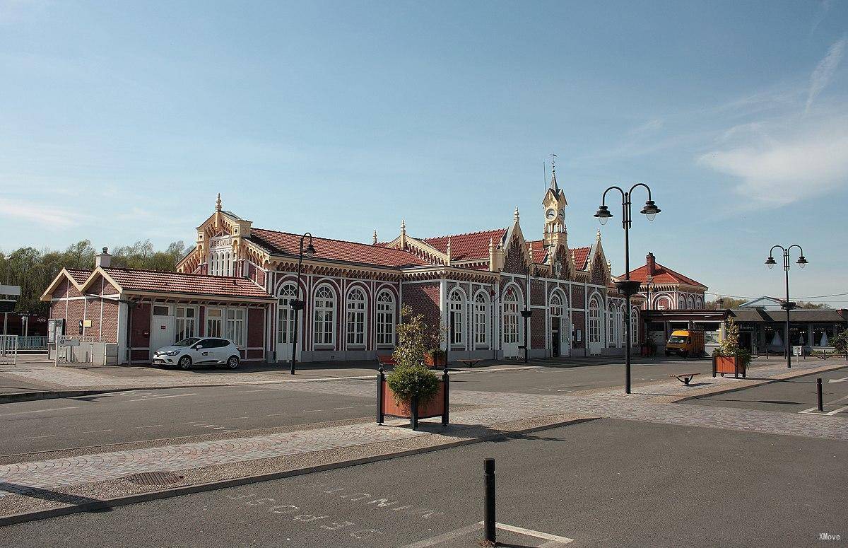 station building photo