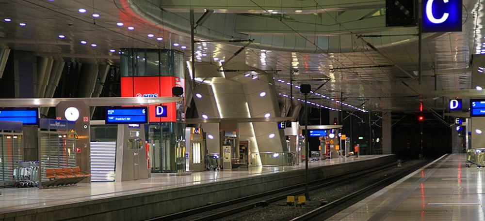%e5%be%b7%e9%93%81 Frankfurt_m__flughafen Inside