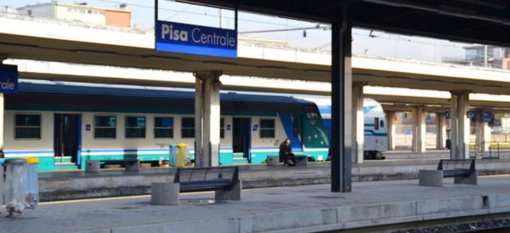 Pisa_centrale_station_inside