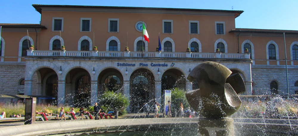 Pisa_centrale_station_outside