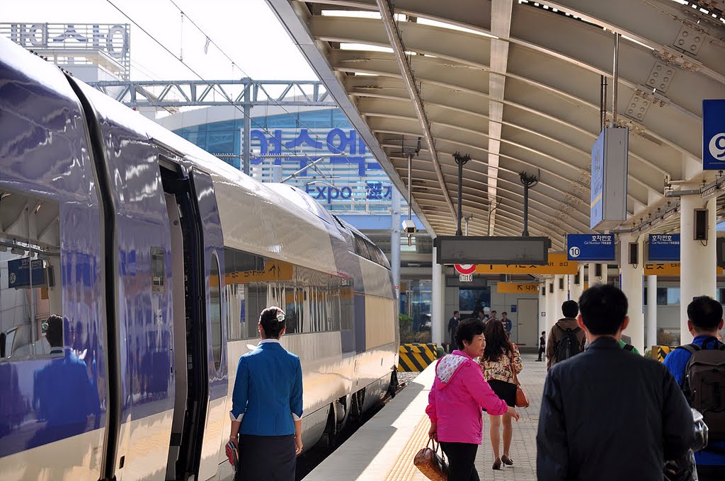 Yeosu Ekseupo_station_platform
