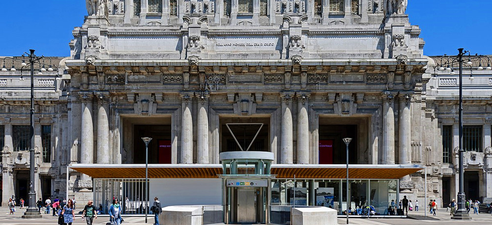 Milano_centrale_station_outside