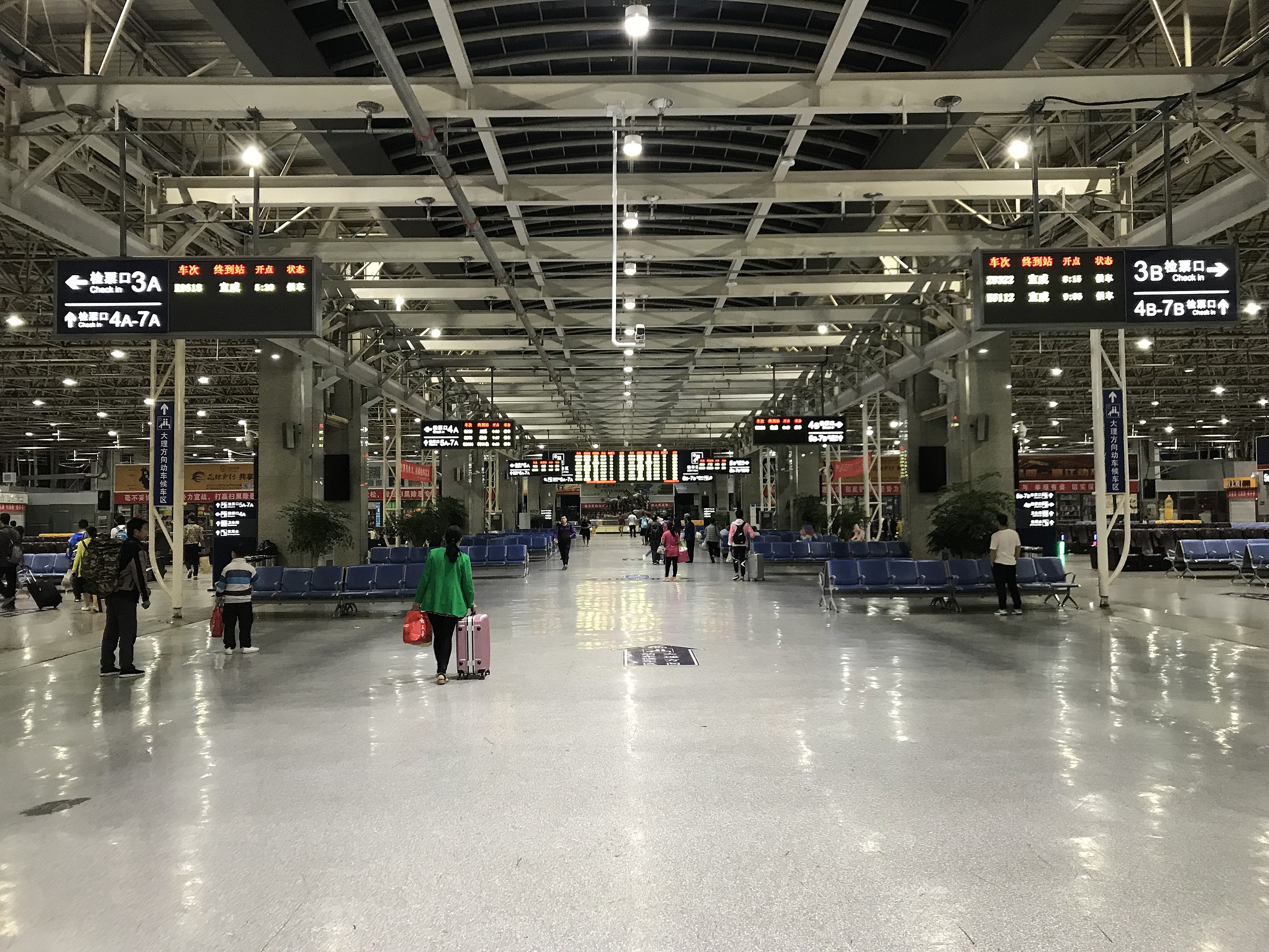 Kunming_station_main_corridor