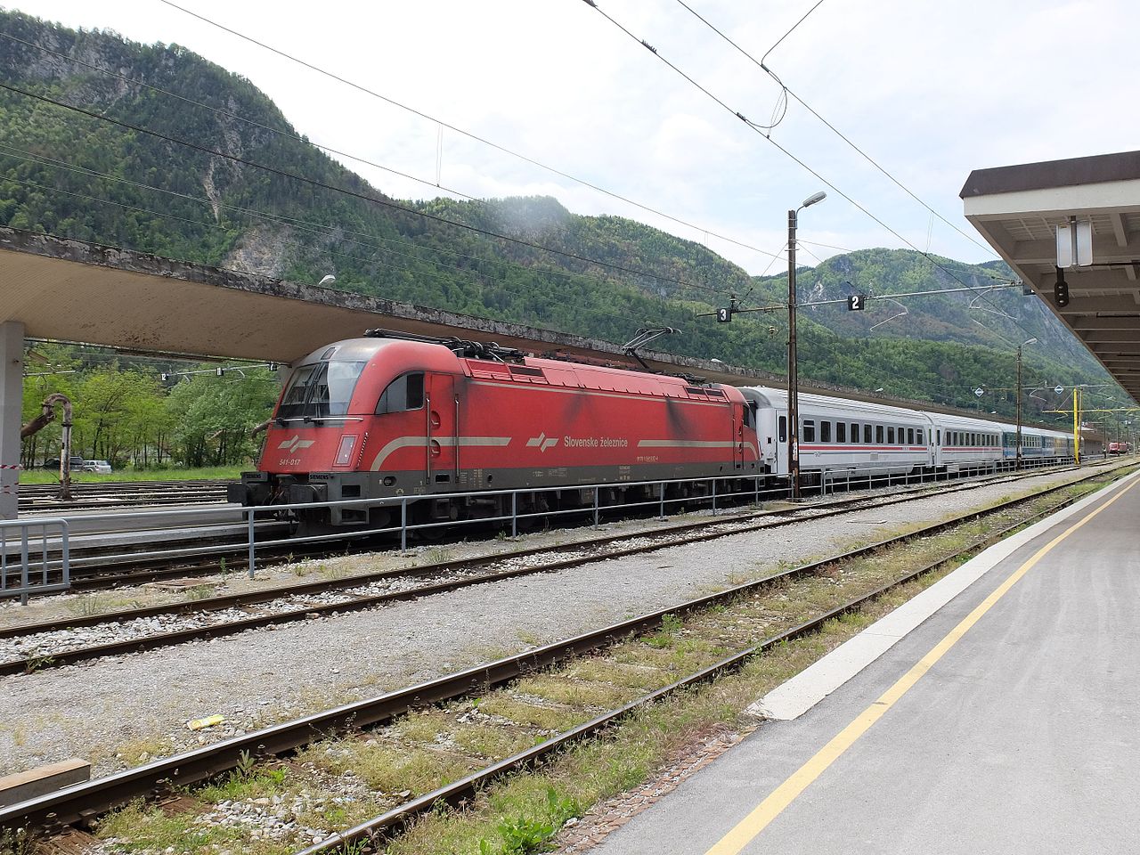 Jesenice Train_station_platforms
